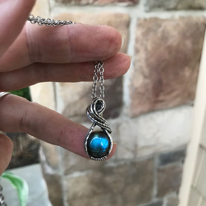 Blue Labradorite Round Mini Silver Pendant