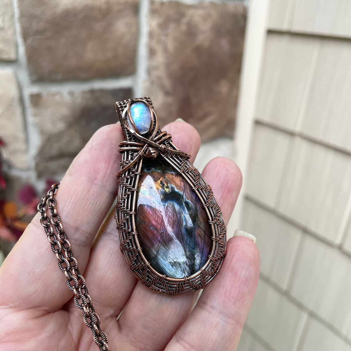 Maroon Blue Labradorite & Moonstone Oval Copper Necklace with Weaving