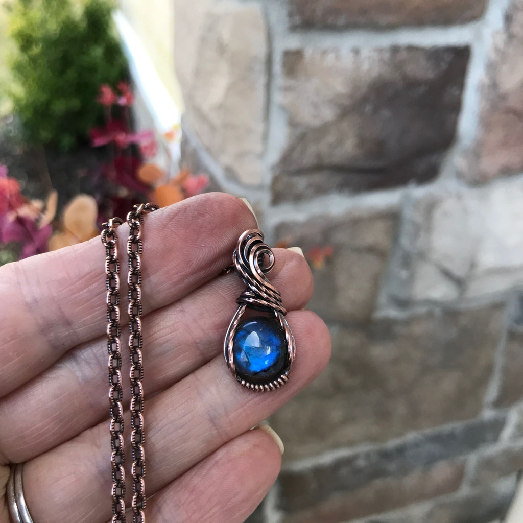 blue labradorite mini round copper pendant