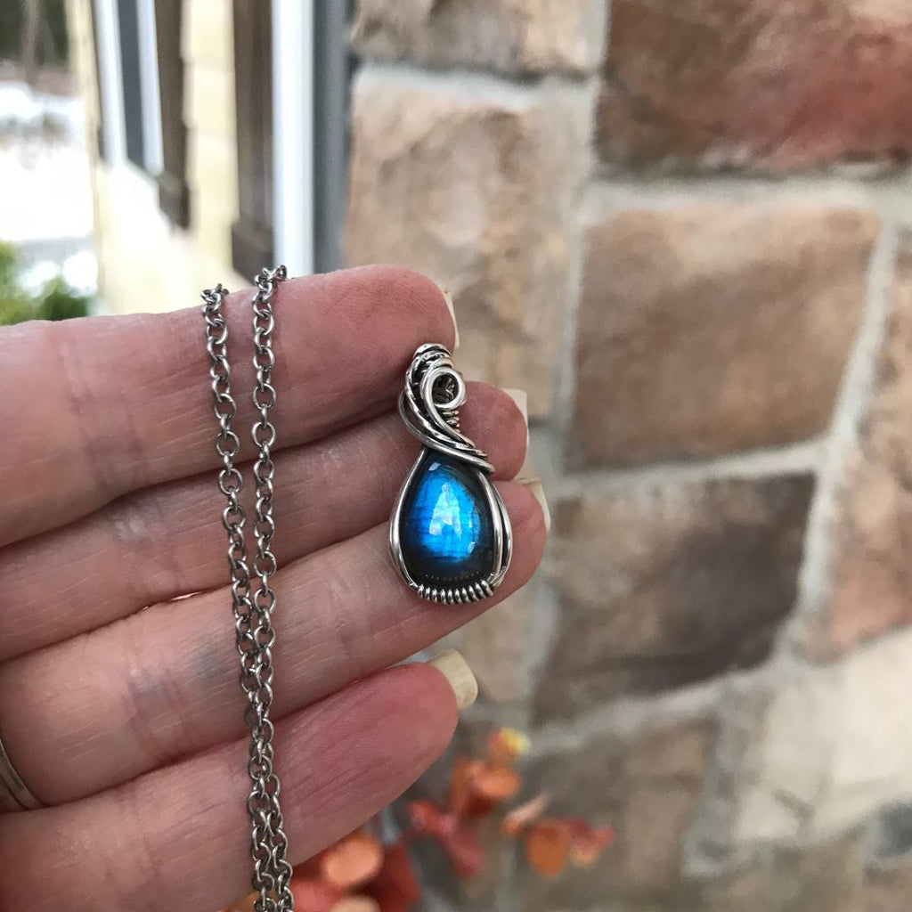 blue labradorite mini teardrop silver necklace