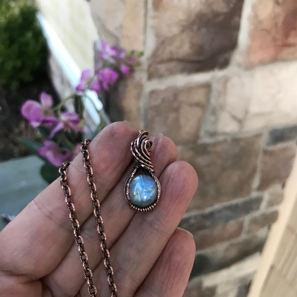 Moonstone mini round copper necklace
